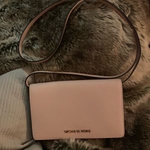 Michael Kors Clutch/Crossbody- NWOT ♥️🌵💋